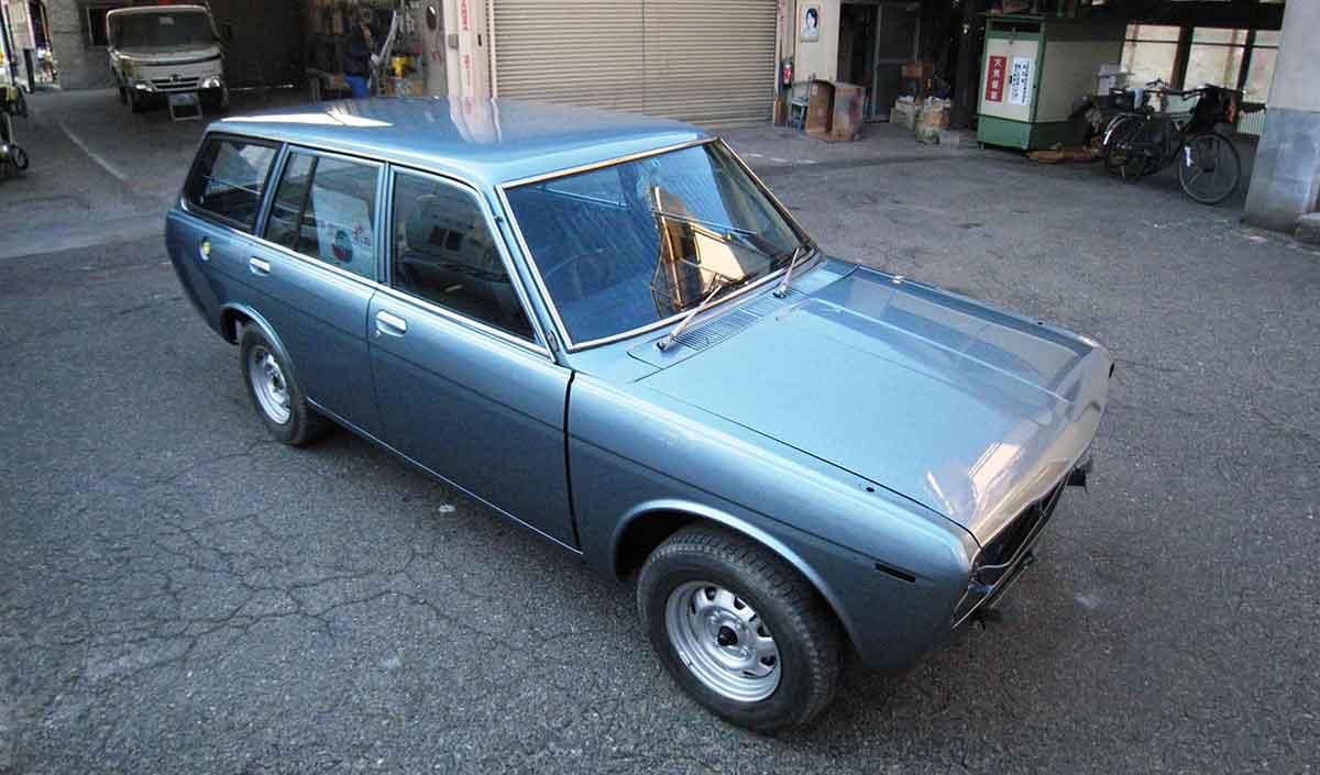 板金塗装により再生したヴィンテージ ブルーバード ワゴン