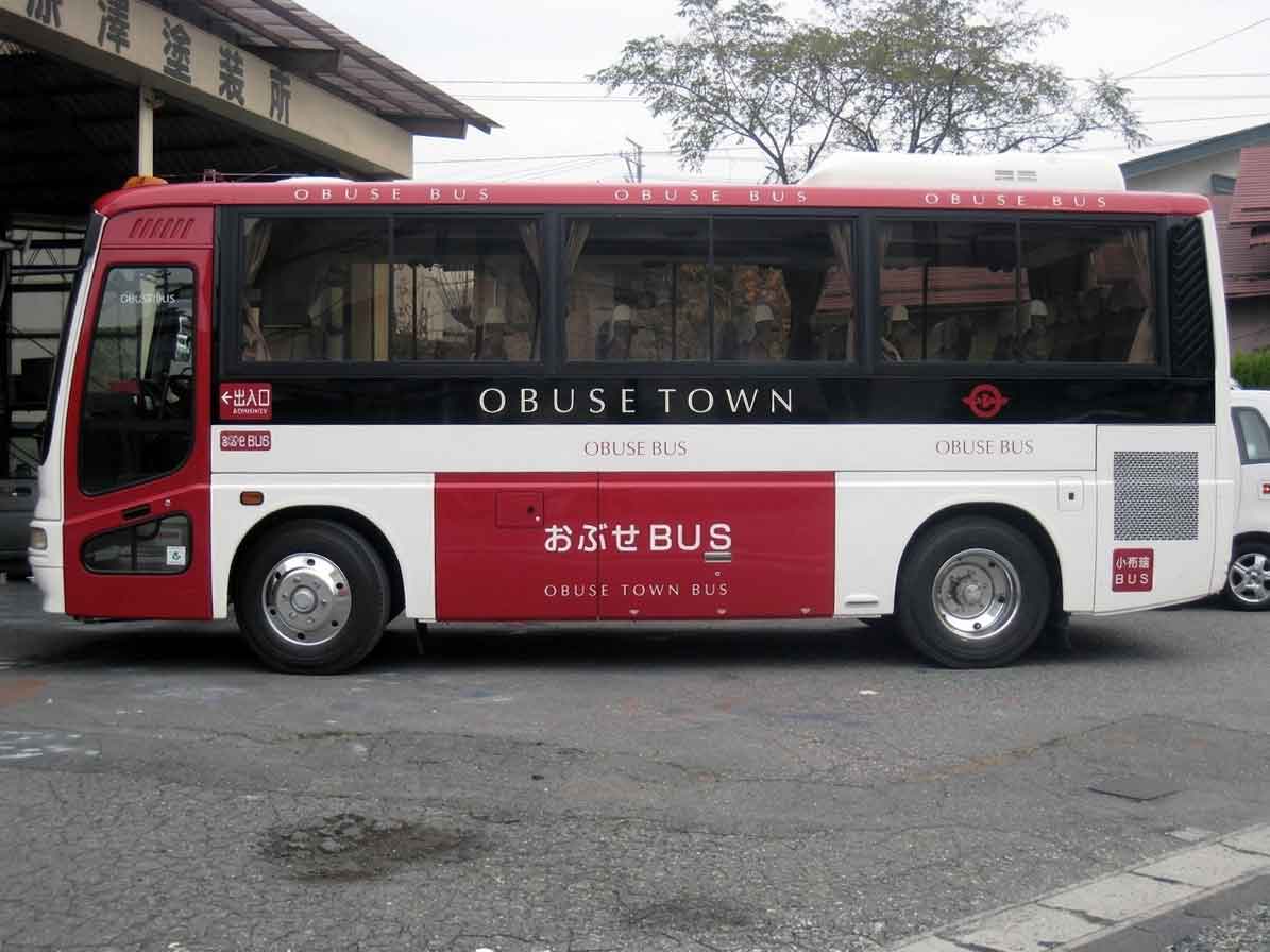 小布施町のビジュアルを施工したバス
